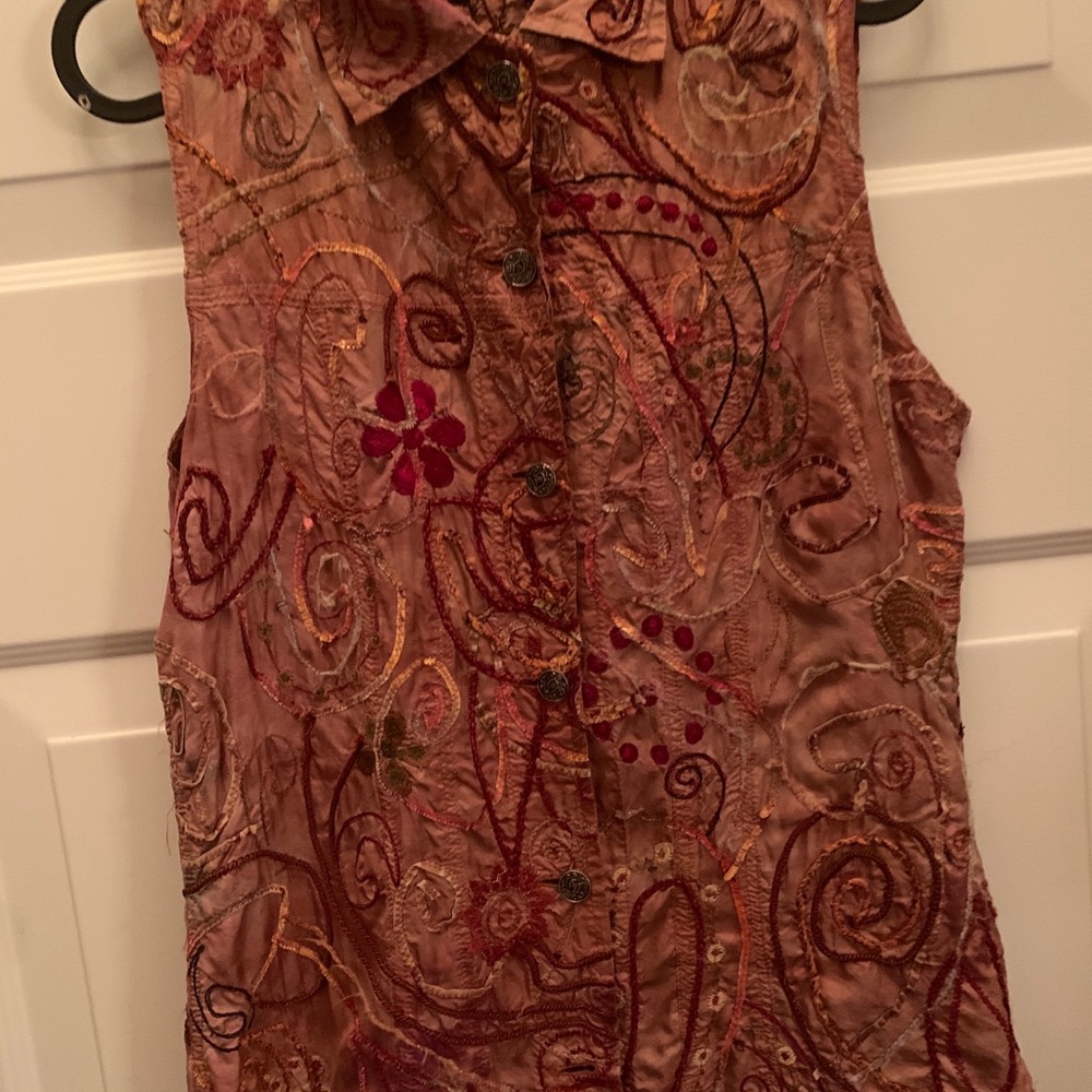 Sleeveless embroidered blouse